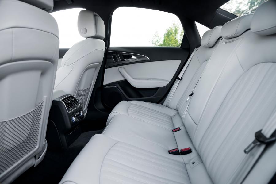 Интерьер Audi S6 Sedan (4G, C7) 2014 года  (WW) (фото 8 из 11)